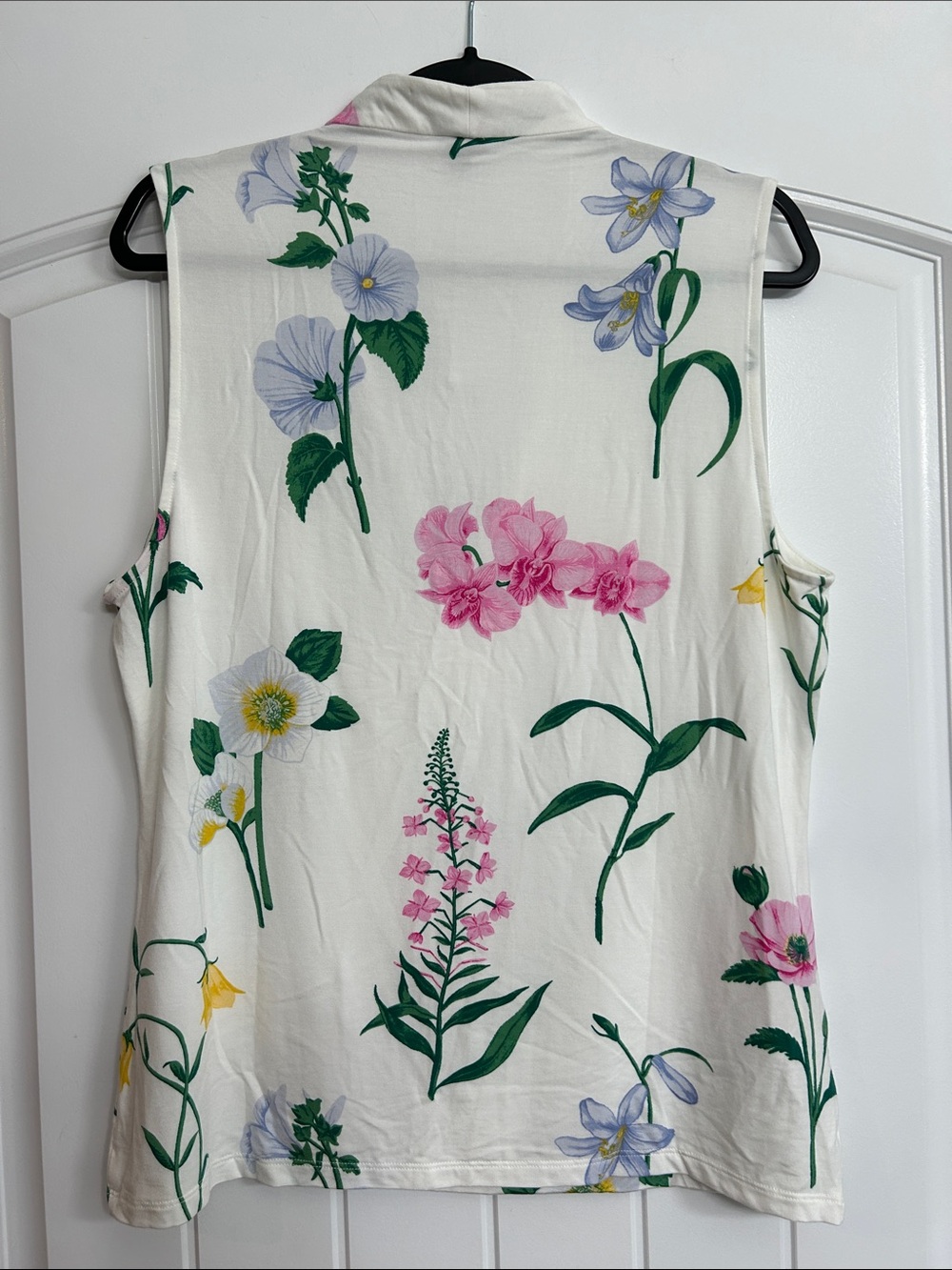 NWT Ann Taylor White Sleeveless Floral V-Neck Tank butter soft! - Picture 3 of 3